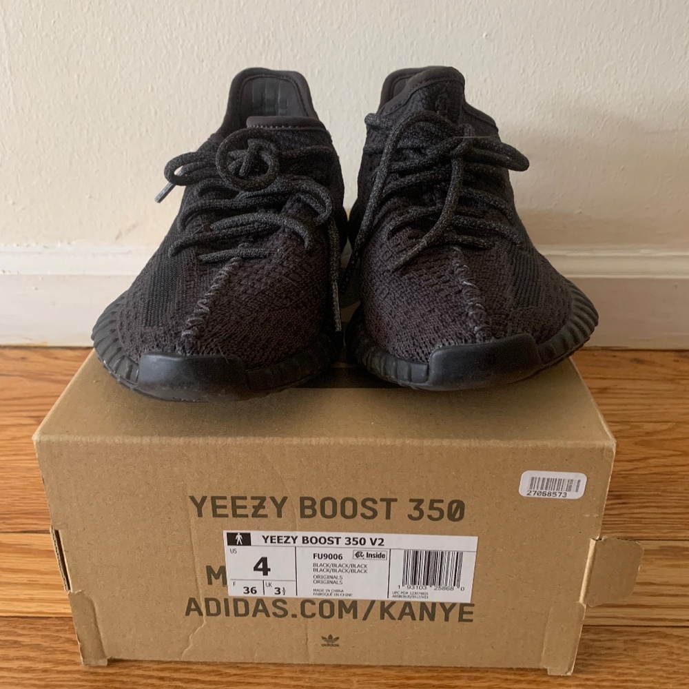 Yeezy 350  V2 ‘Black Non Reflective’